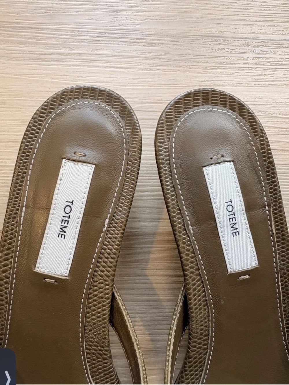 Toteme Textured Leather Thong Sandals - Picture 4 of 7
